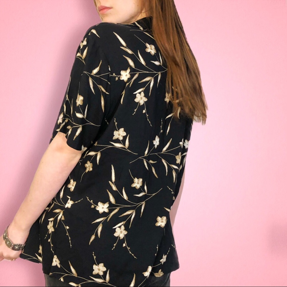 🎉 Aloha! Notations Black Floral Hawaiian Shirt 🎉 - Picture 2 of 3